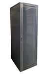 Quest Manufacturing  - Gabinete de Piso Cerrado con Puerta de Malla Ventilada, 2.23m Alto, Capacidad 45U, Profundidad Total 0.91m con Extractores de Aire, Capacidad de Carga 635kg