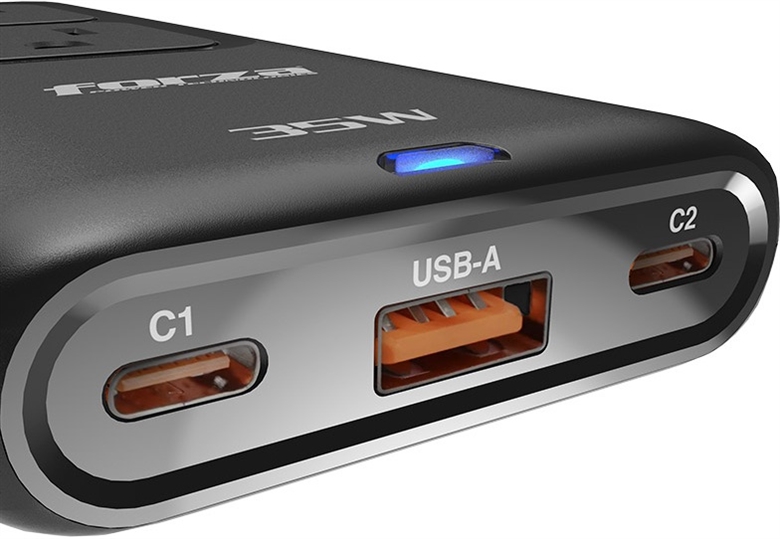 Forza GaN Charger USB A C Front View 3