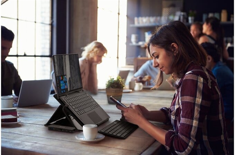 Kensington Technology SmartFit Easy Riser Go Table View