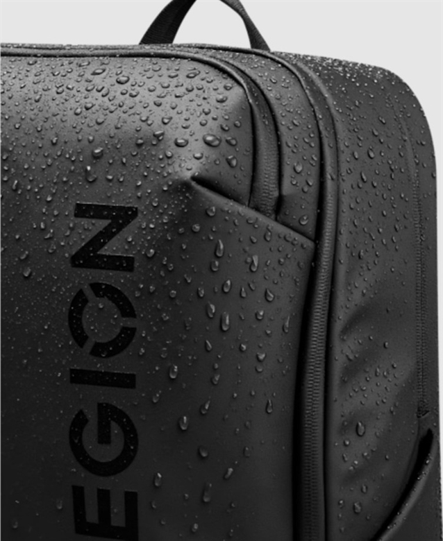 Lenovo Legion 17 inches Gaming Backpack GB800 - GX41U39299 - vista de su prueba impermeable