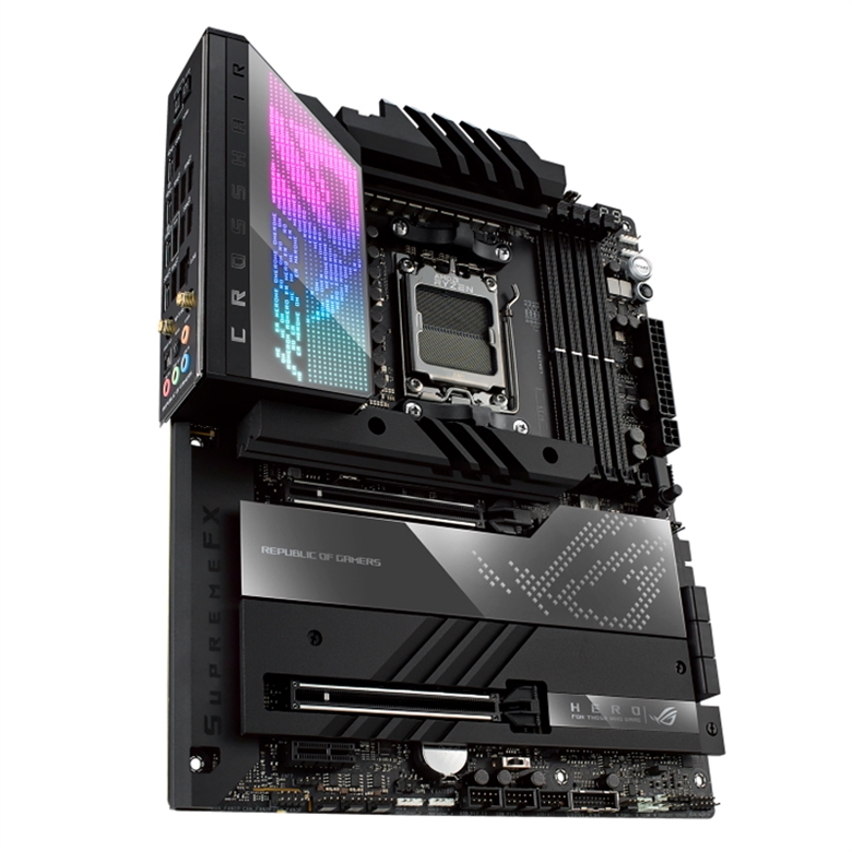 ROG CROSSHAIR X670E HERO - Motherboard side view