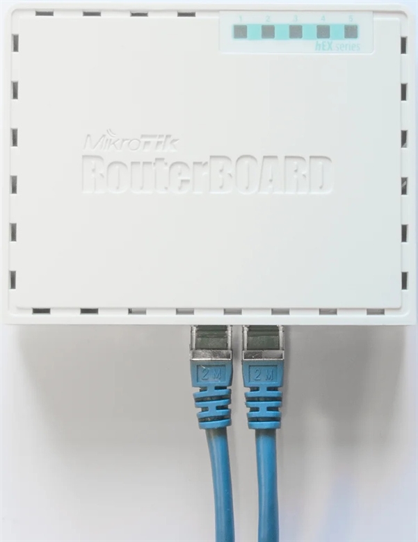 UTER AP MIKROTIK hEX 5 Gigabit Ethernet Front View 4