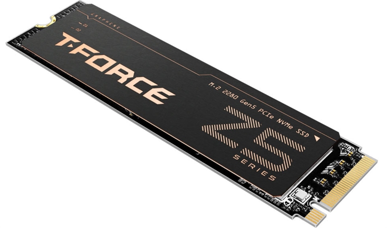 TeamGroup T-Force Z540 - SSD M-2 NVMe side view