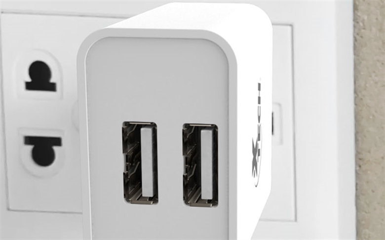 Xtech XTC-202 Dual USB-A Wall Charger Close Up