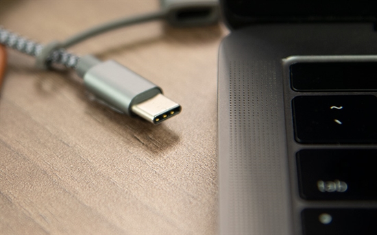 Xtech XTC-560 USB Type-A and Type-C Male to Micro USB and USB Type-C Male Cable Type-C Connector View